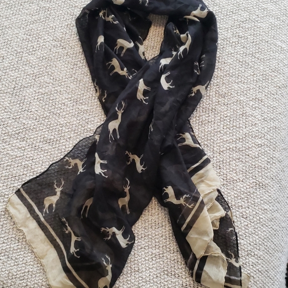 Scarf with Deer - Picture 1 of 1